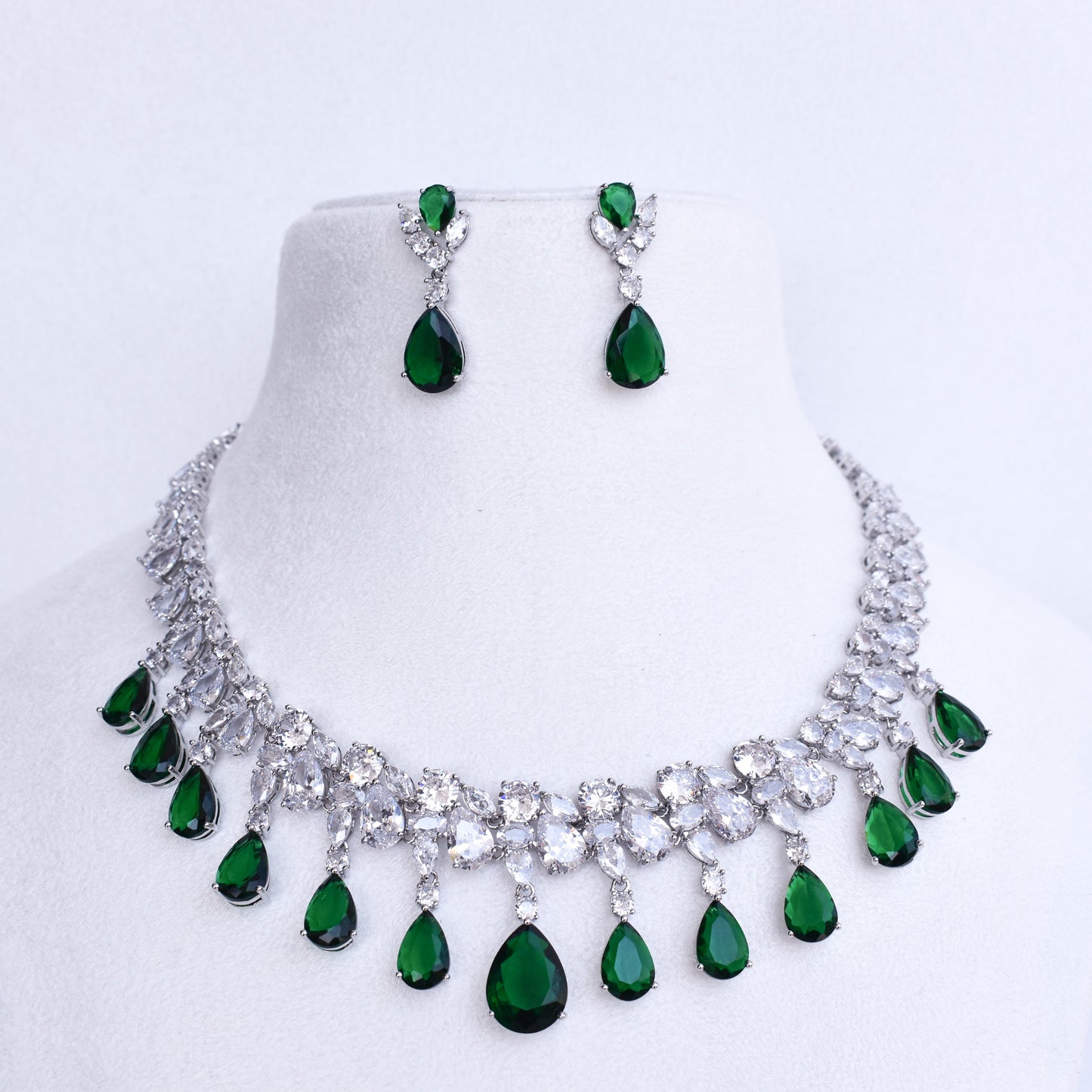 Zerish Emerald Jewellery Set