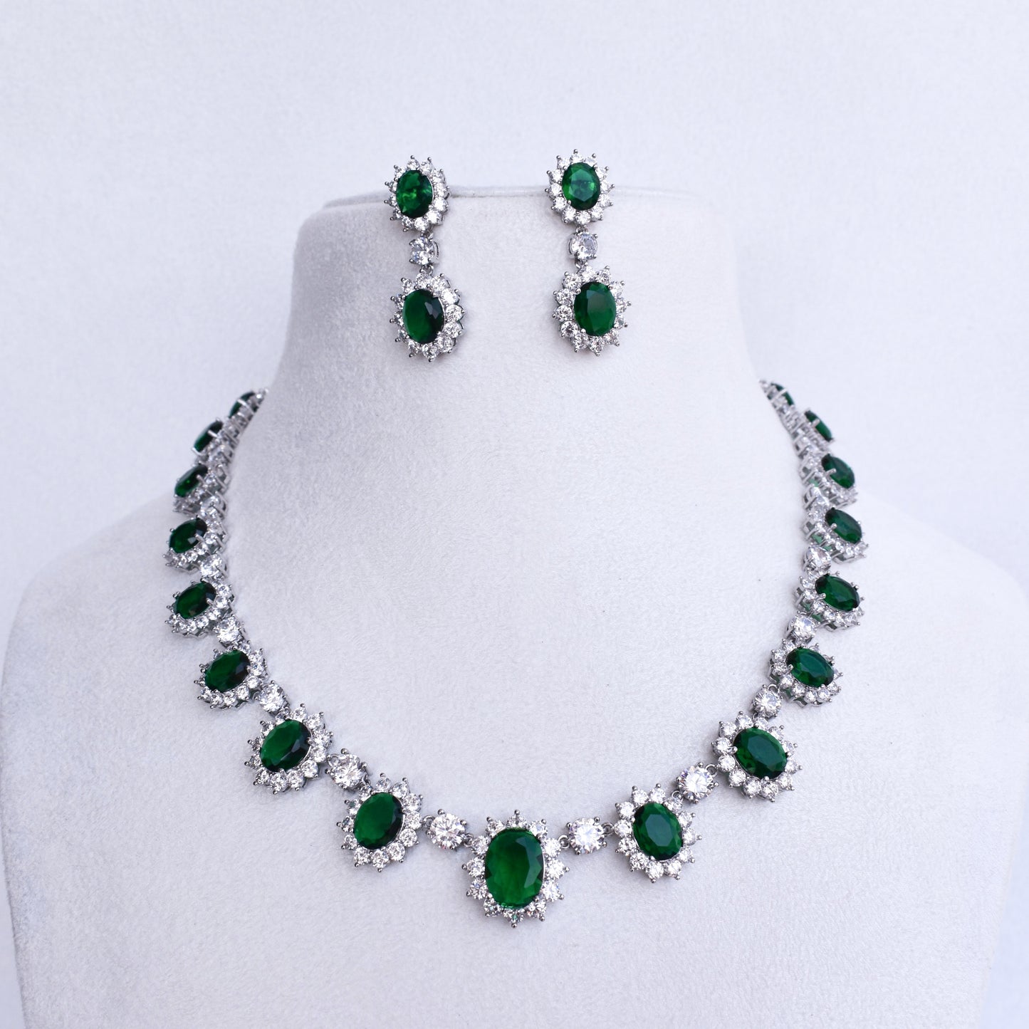 Tara Emerald Jewellery Set