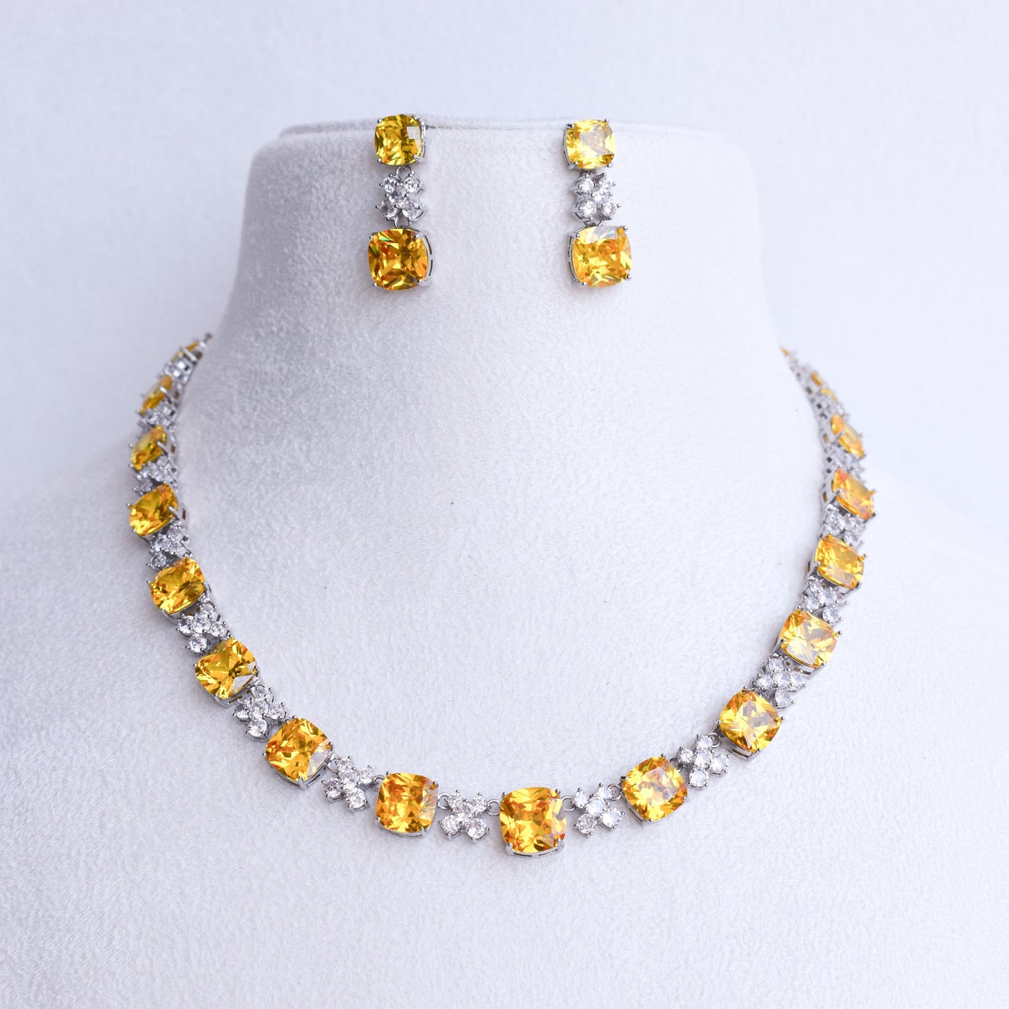 Sara Yellow Topaz Jewellery Set