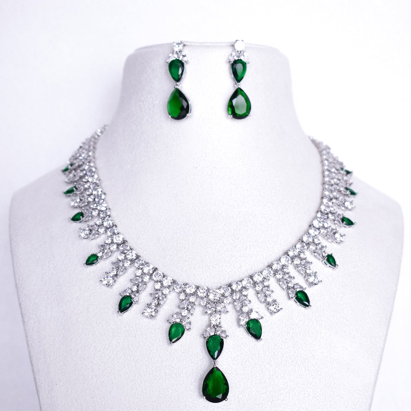 Mona Emerald Jewellery Set