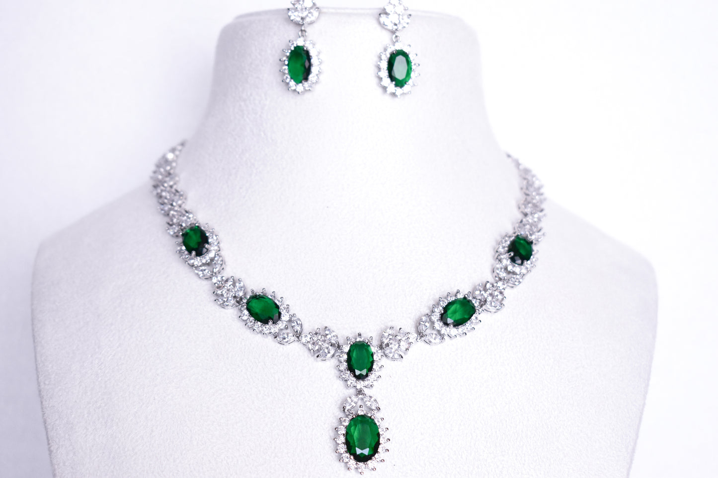 Sana Emerald Jewellery Set