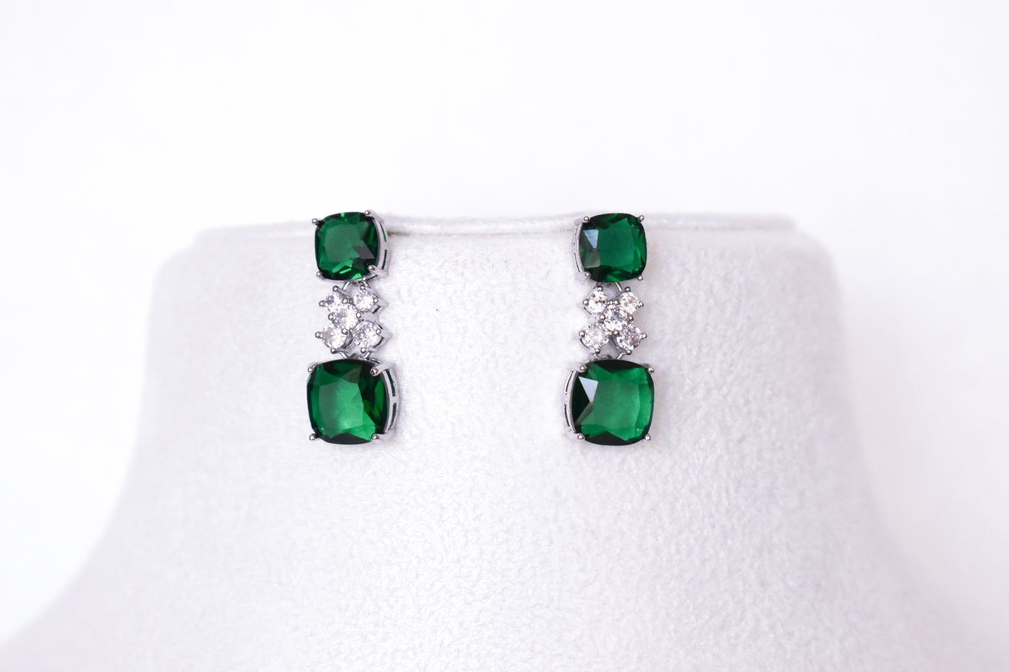 Sara Emerald Jewellery Set