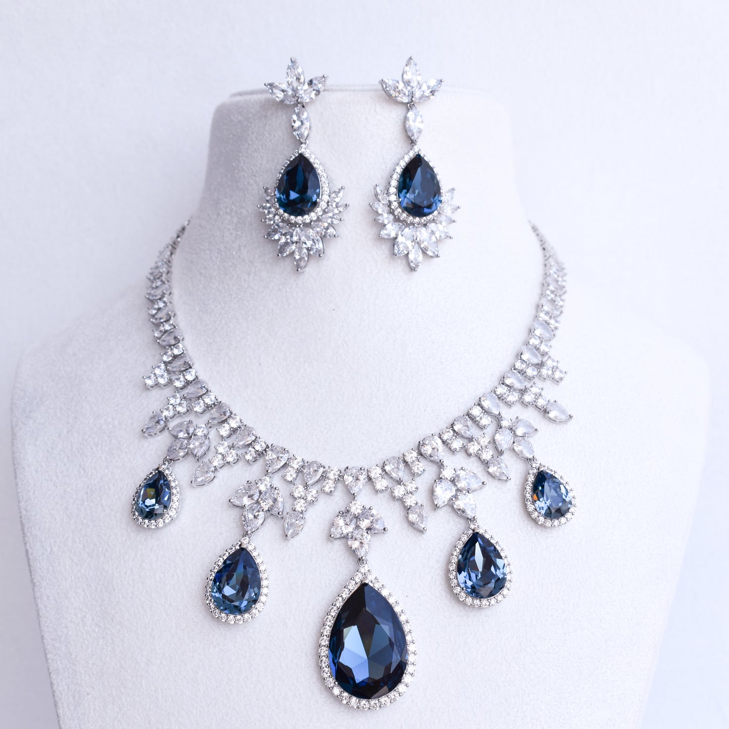 Leila Sapphire Jewellery Set