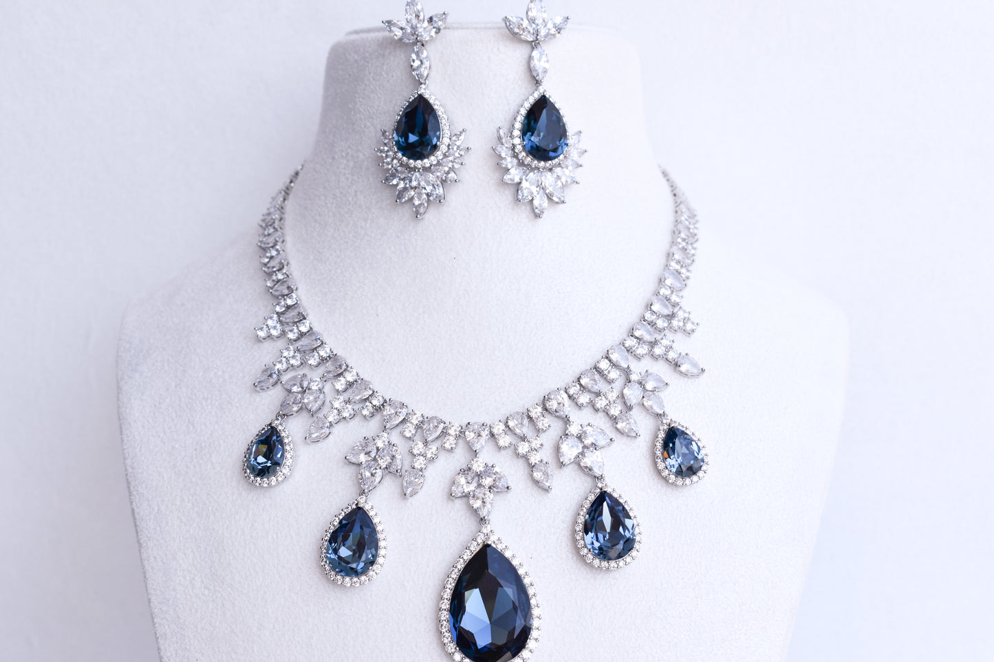 Leila Sapphire Jewellery Set