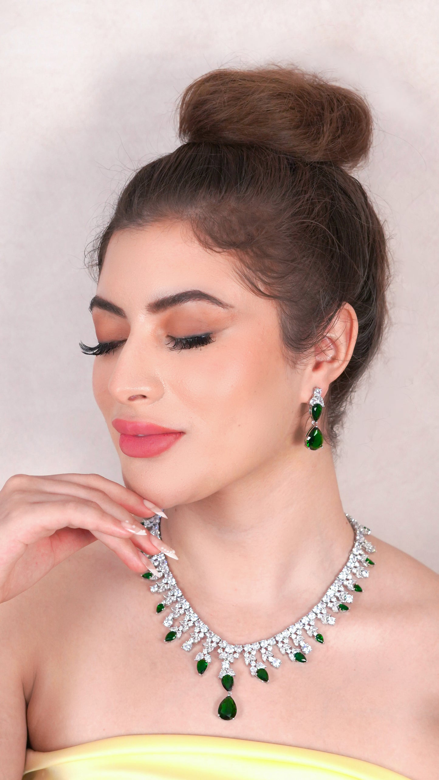 Mona Emerald Jewellery Set