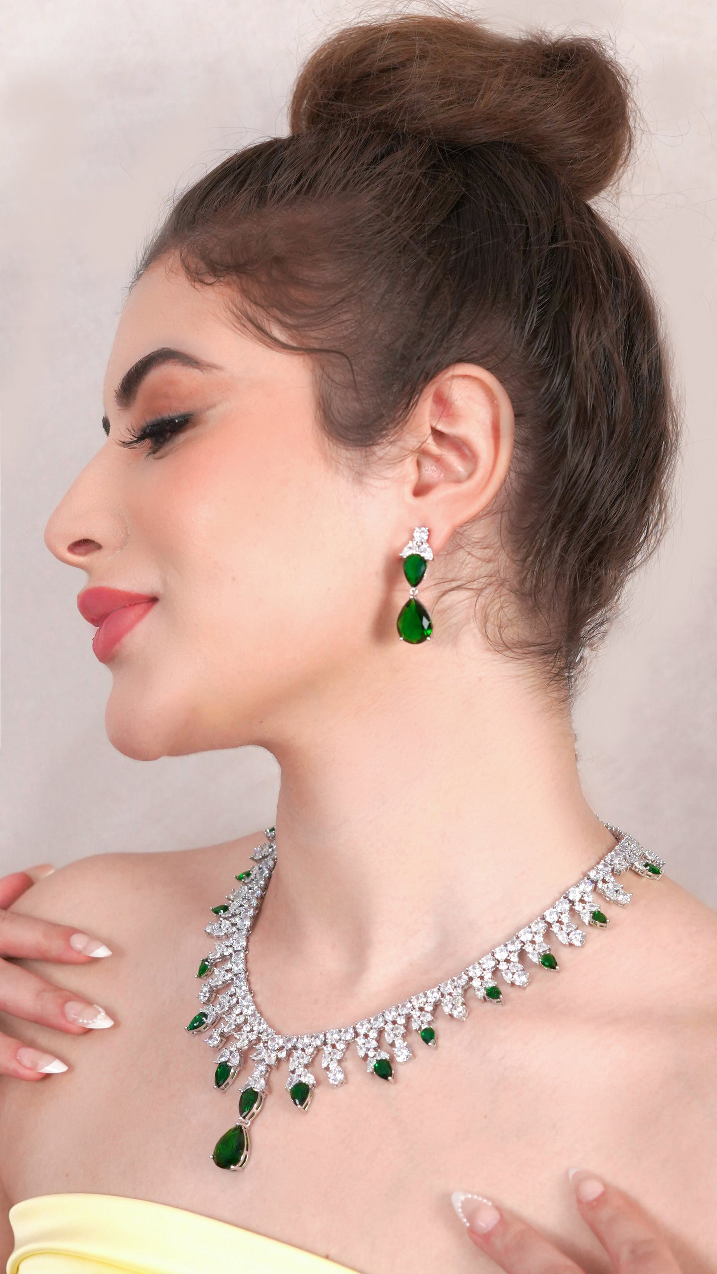 Mona Emerald Jewellery Set