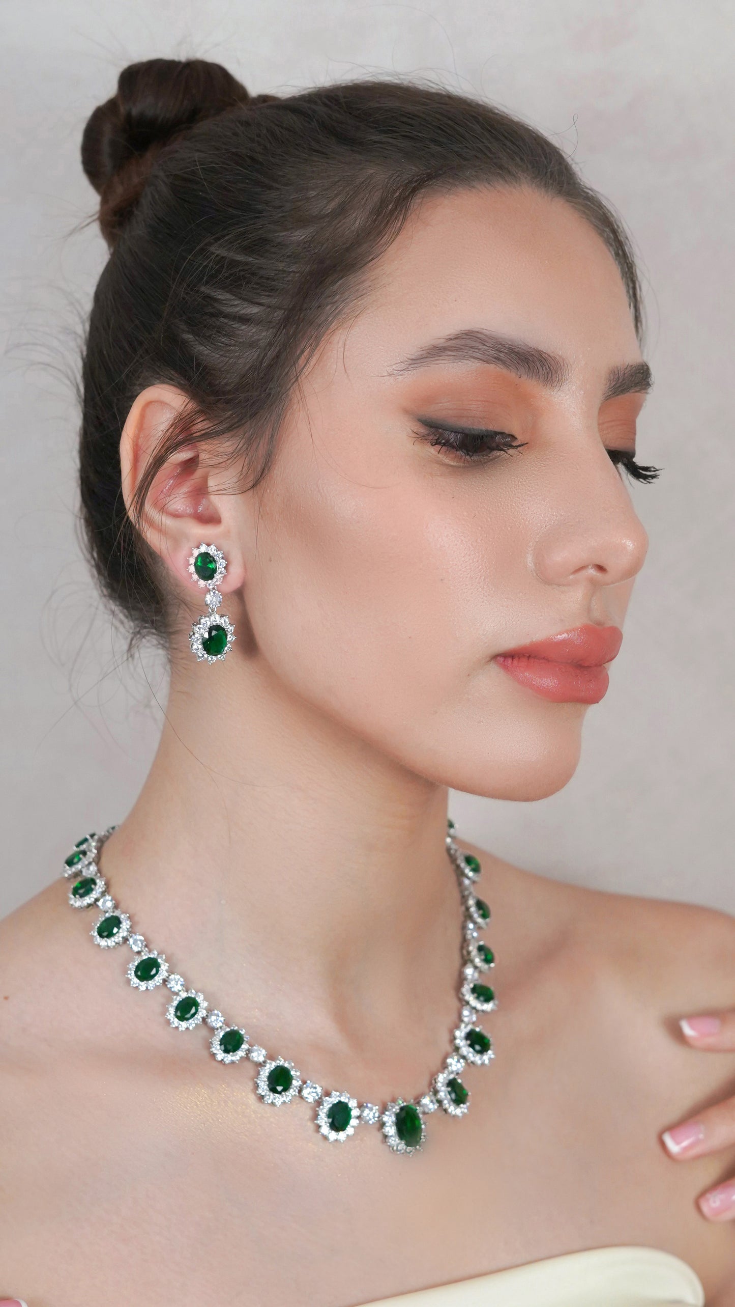 Tara Emerald Jewellery Set