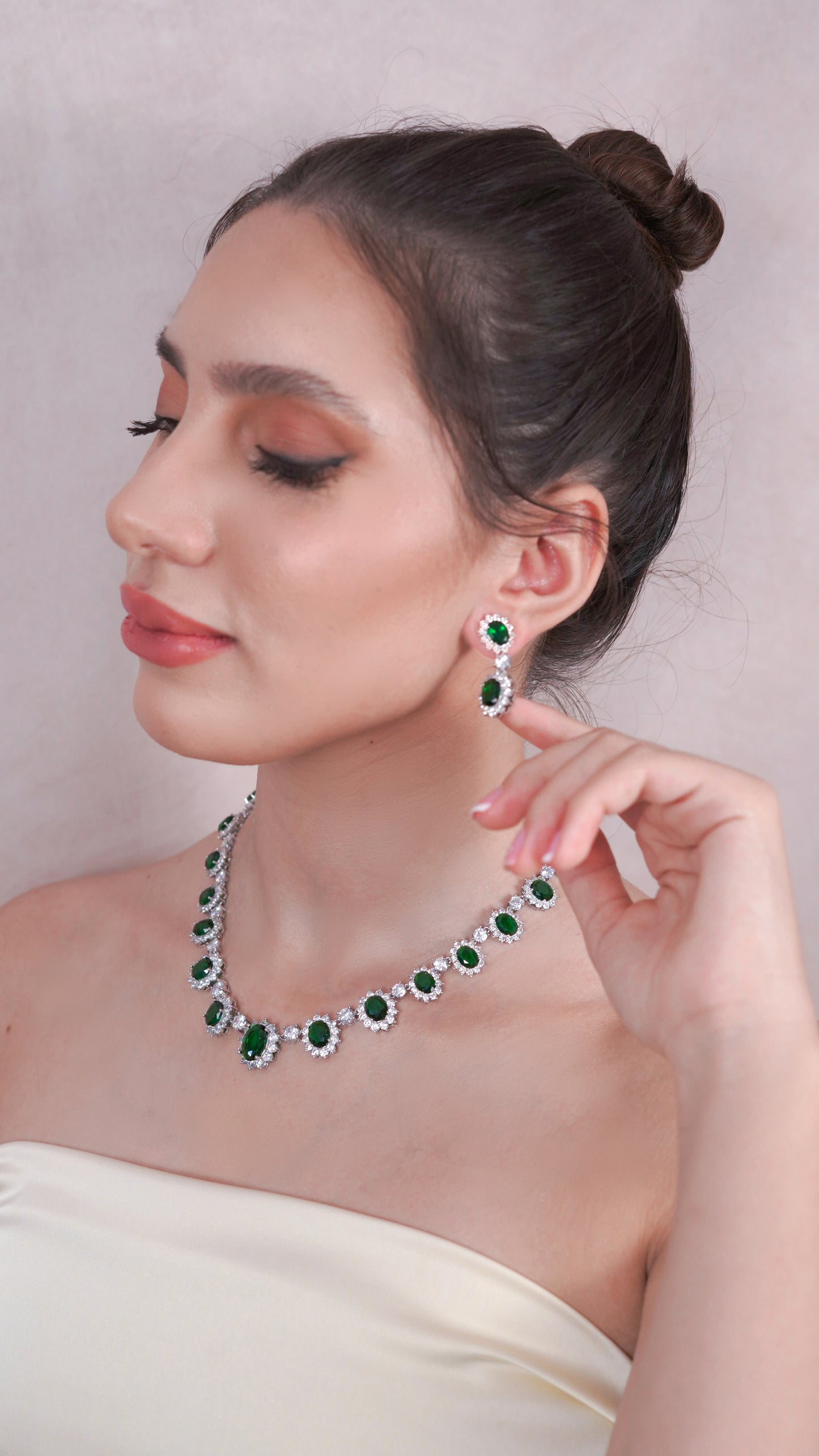 Tara Emerald Jewellery Set