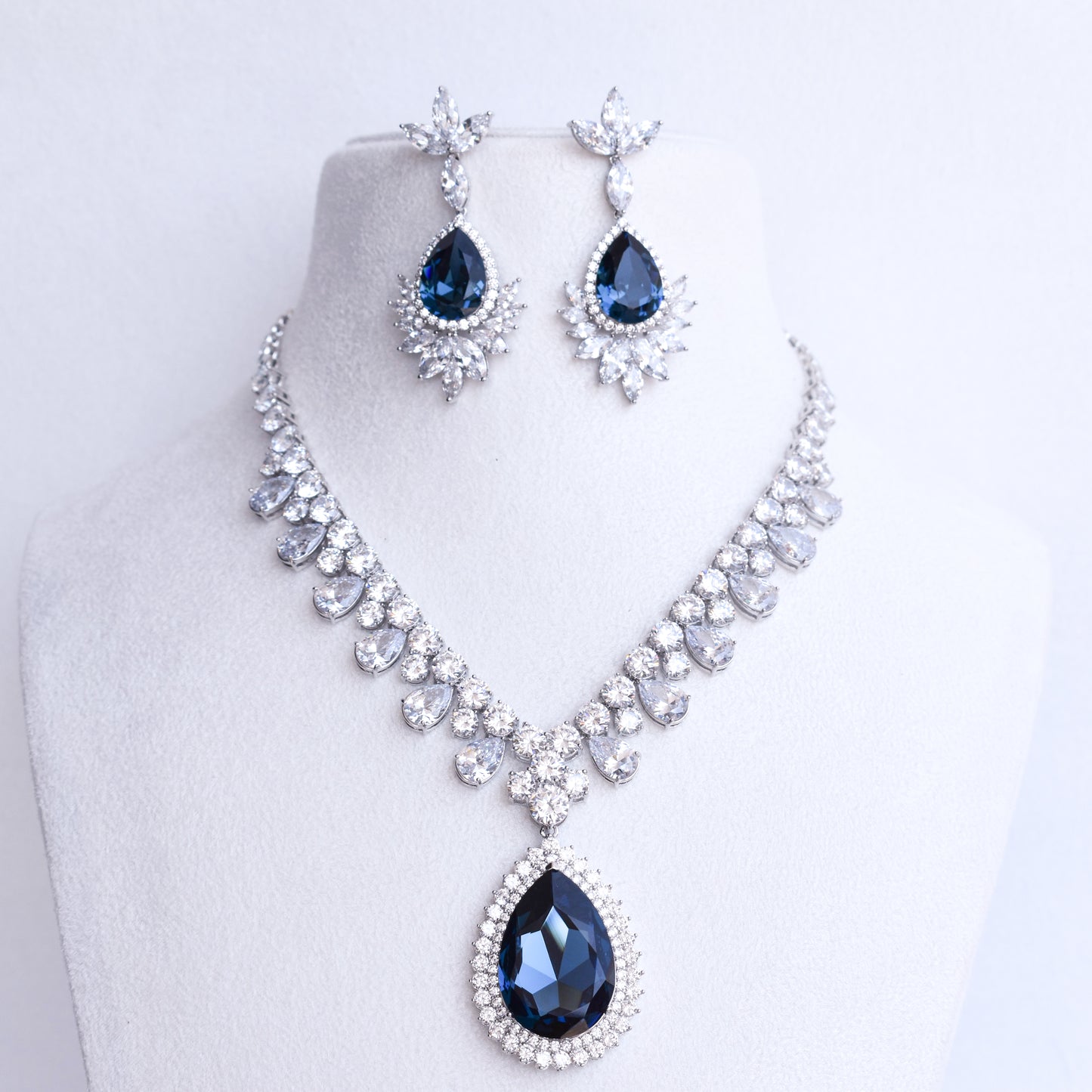 Rosa Sapphire Jewellery Set