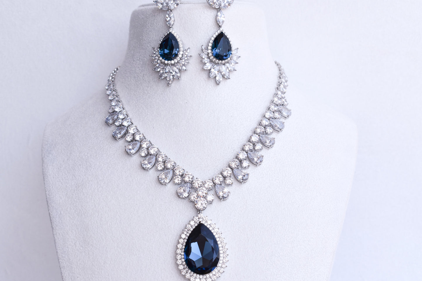 Rosa Sapphire Jewellery Set