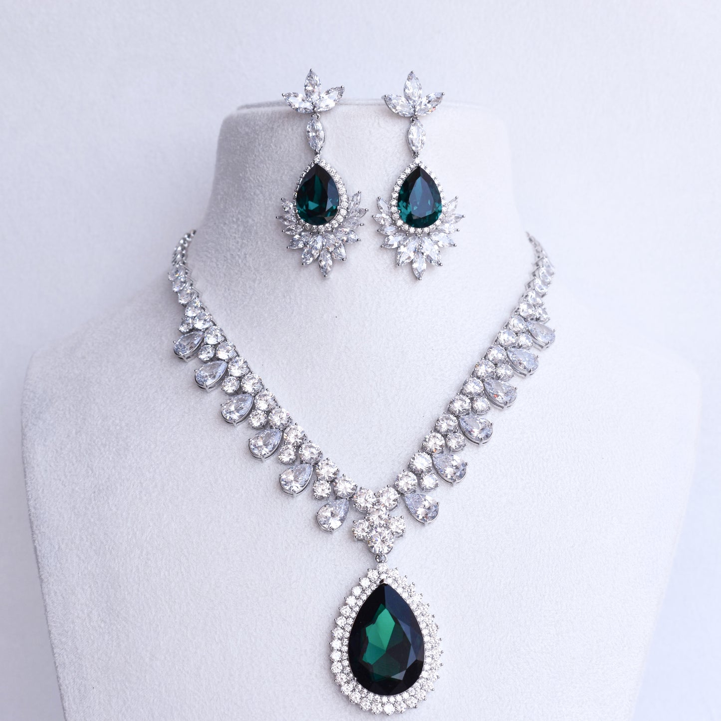 Rosa Emerald Jewellery Set