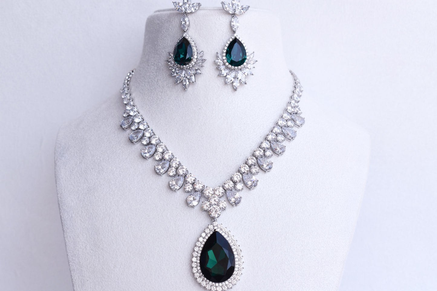 Rosa Emerald Jewellery Set