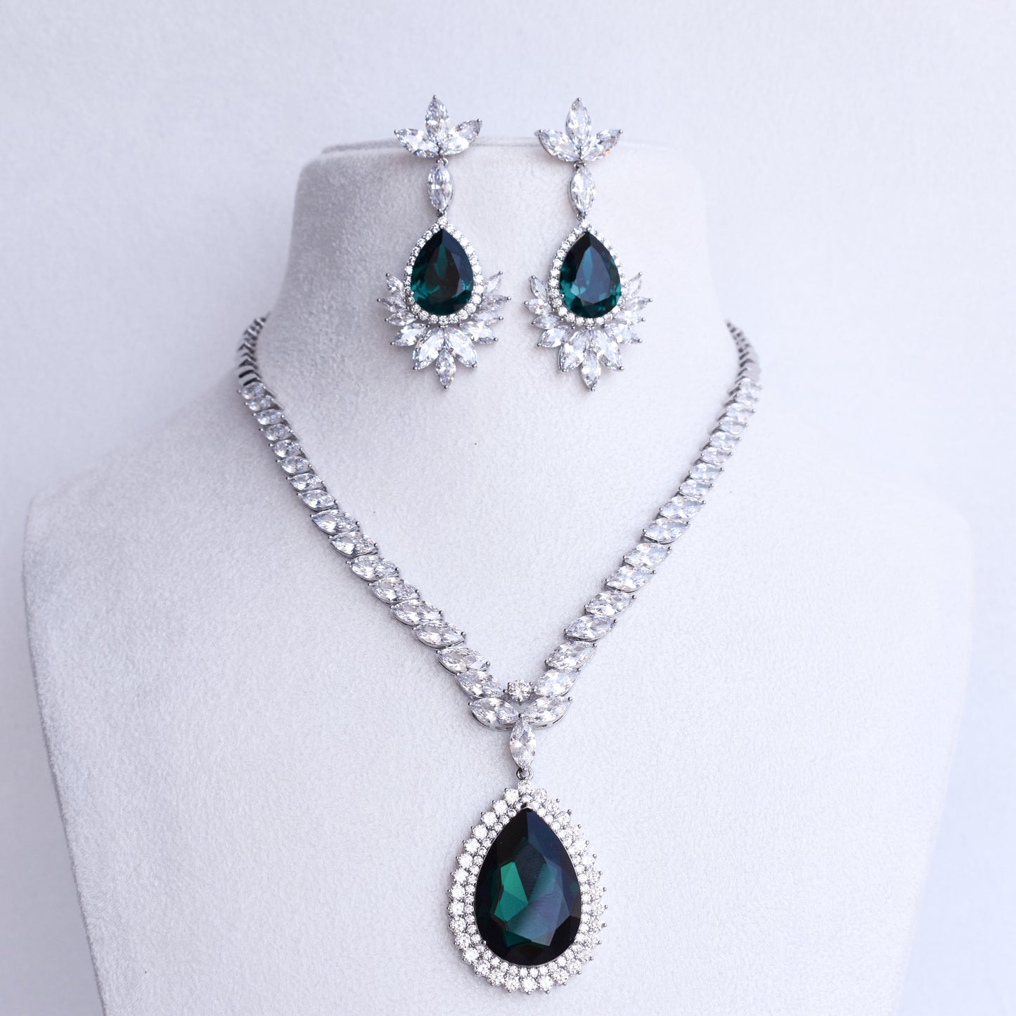 Rose Emerald Jewellery Set