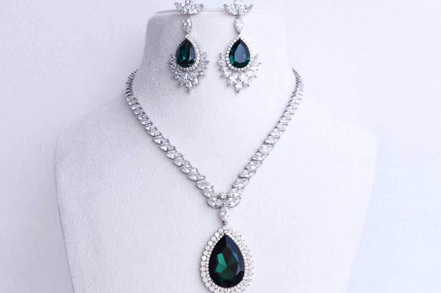 Rose Emerald Jewellery Set